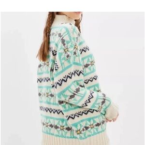 American Eagle Outfitters Mint and Cream Patterned Turtleneck Sweater
